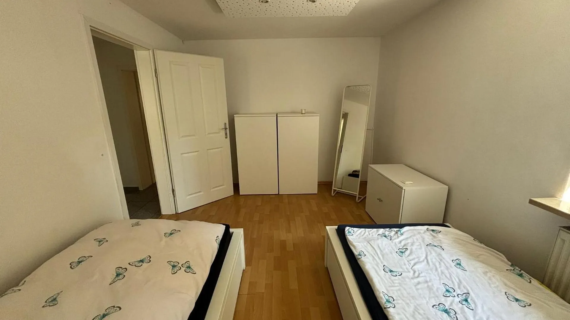 Apartment Erdgeschosswohnung Neben Schloss Blutenburg Mit Privatem Garten München Deutschland